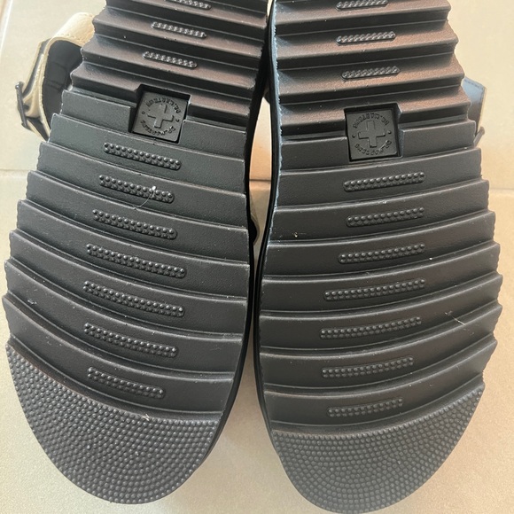 Dr. Martens Black and White Sandals Blare sz8 - Picture 4 of 11